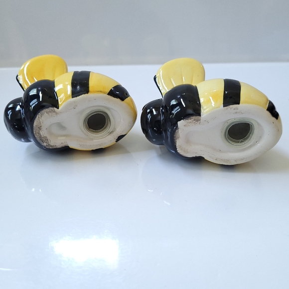 CUTE Ceramic Bumble Bee Salt and Pepper Shaker Set - Picture 5 of 7